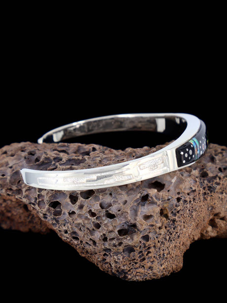 Pulsera Navajo de plata de ley con incrustaciones de cielo nocturno