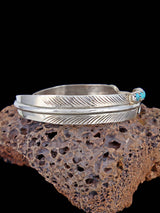 Pulsera de puño de plumas turquesa de plata de ley navajo