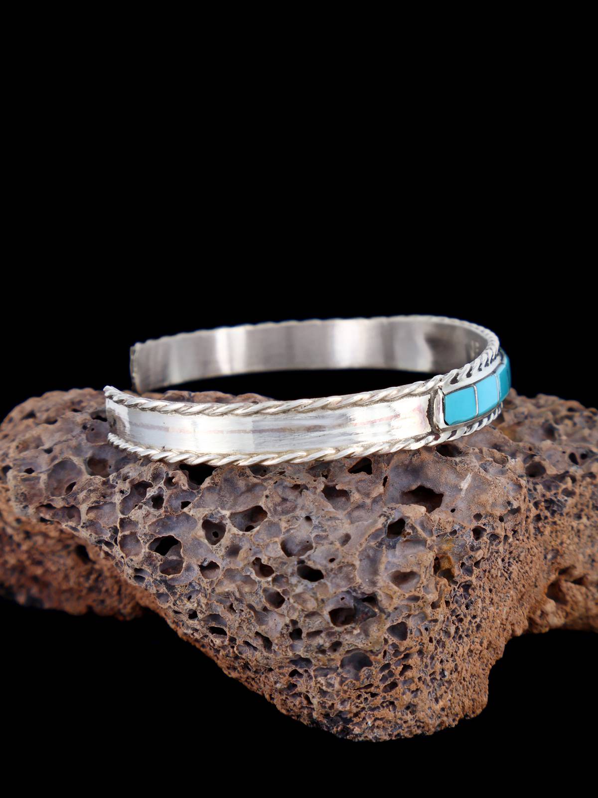 Pulsera con incrustaciones Zuni de ónix y plata de ley