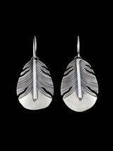 Pendientes de plumas colgantes de plata de ley de nativos americanos