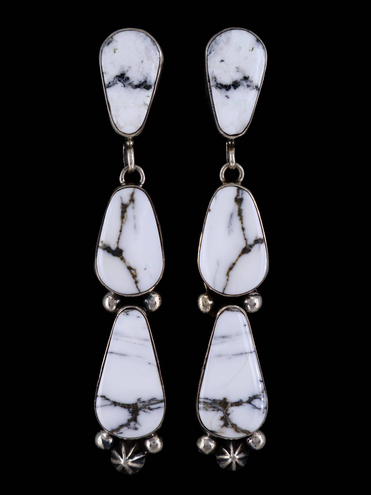 Pendientes Navajo de plata de ley con búfalo blanco y ónix