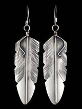 Boucles d’oreilles amérindiennes en argent sterling avec plumes pendantes