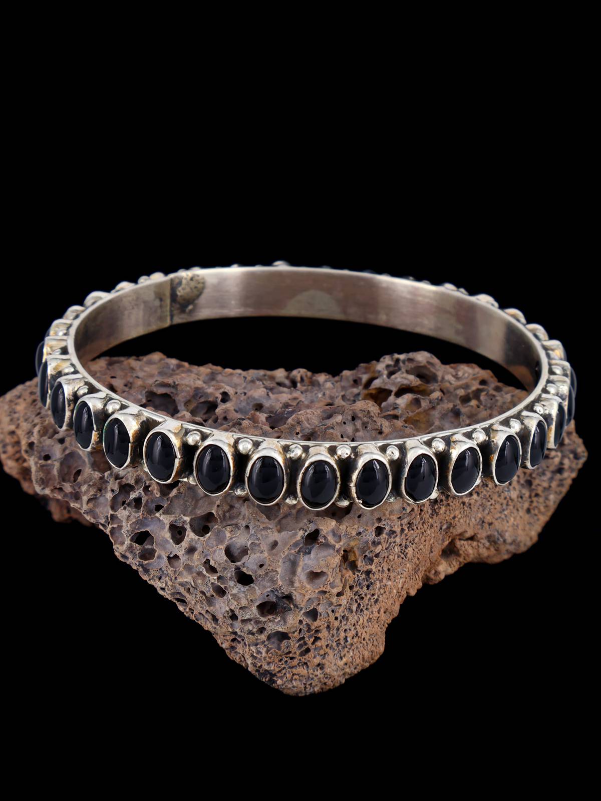 Native American Black Onyx Bangle Bracelet - PuebloDirect.com