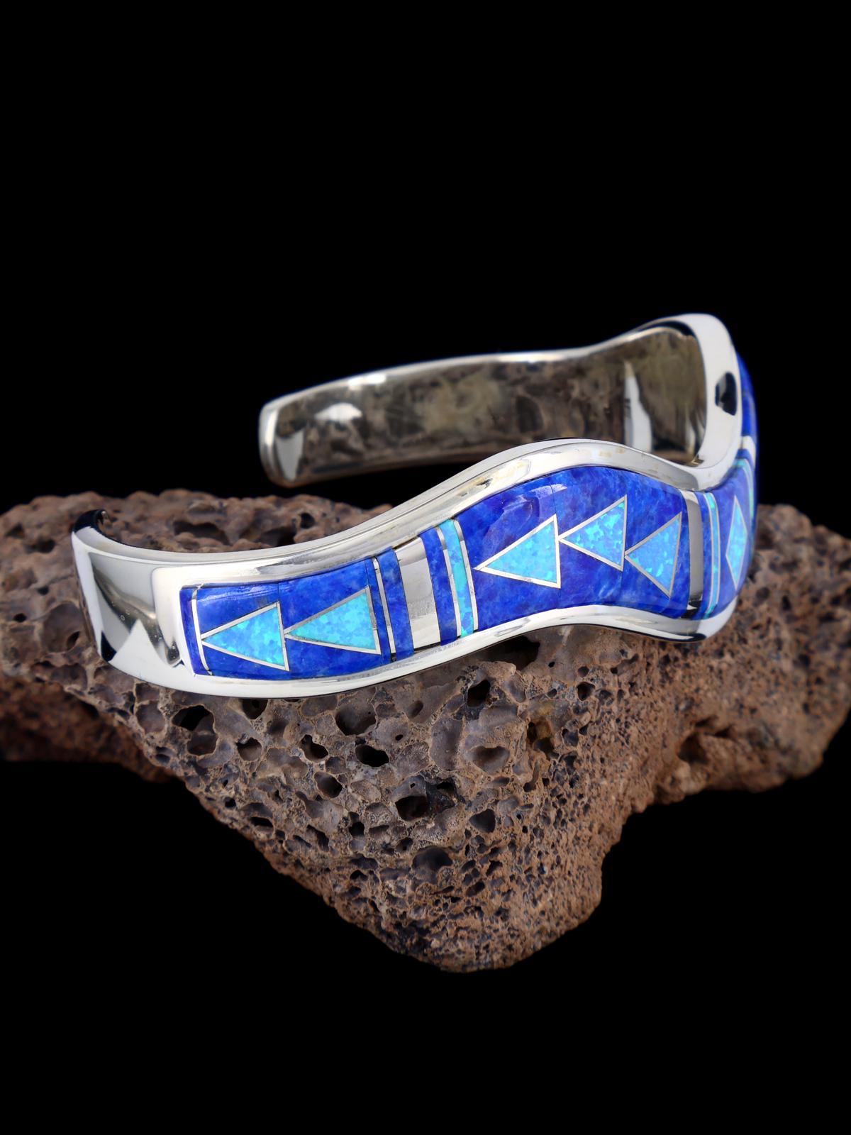 Pulsera Navajo de plata de ley con incrustaciones de escena de pueblo del cielo nocturno
