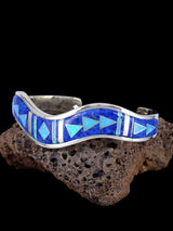 Pulsera Navajo de plata de ley con incrustaciones de escena de pueblo del cielo nocturno