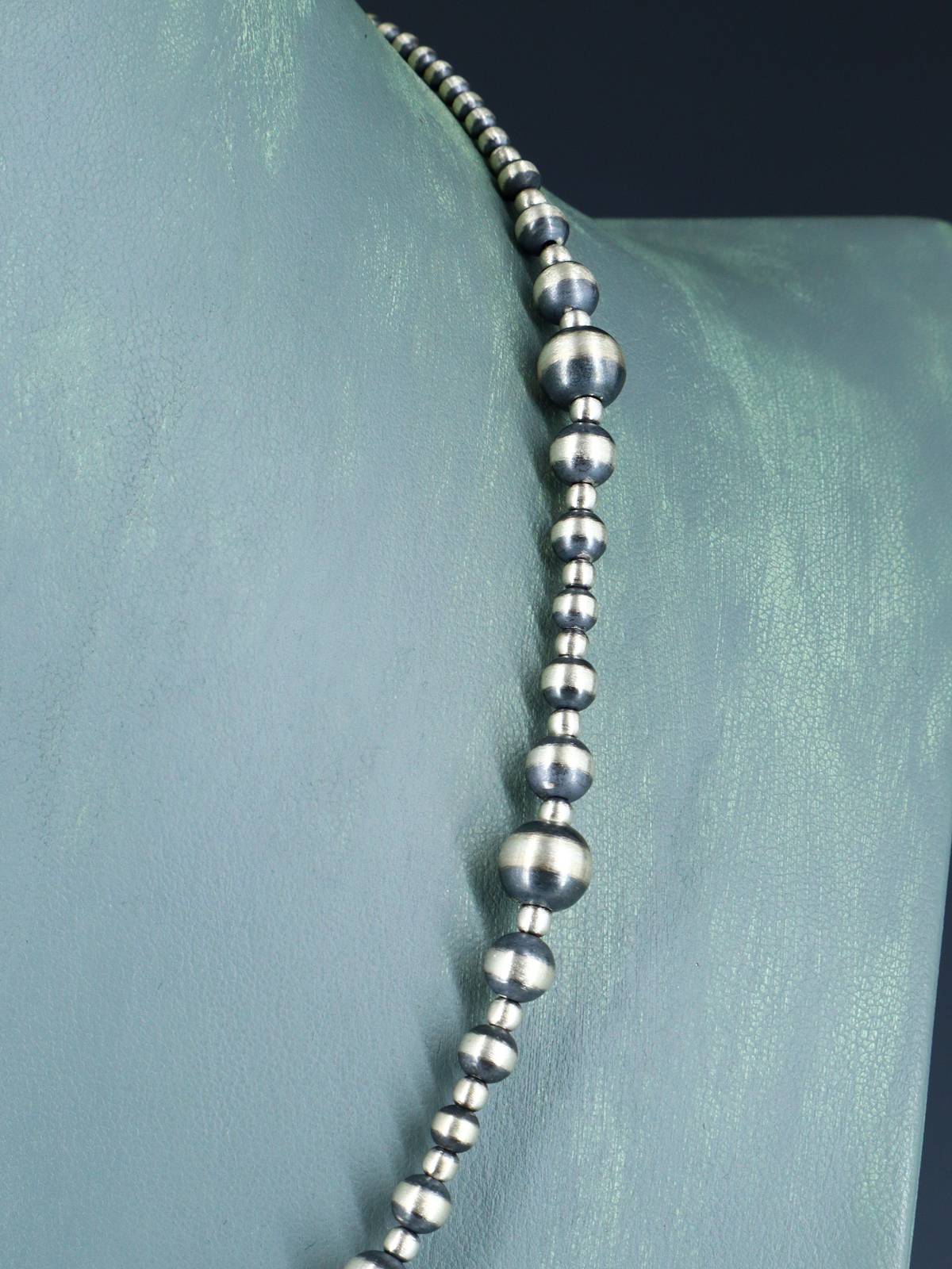 Collier de perles en argent sterling à brin unique de bijoux Navajo de 18 po