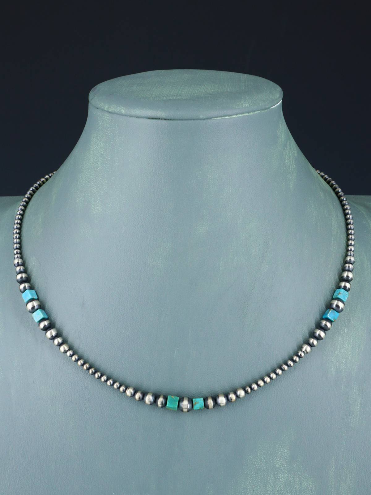 Collier amérindien de perles turquoise et argent