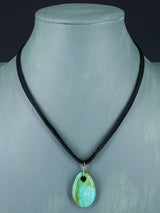 Collar de cordón de gargantilla con pestaña de lágrima turquesa