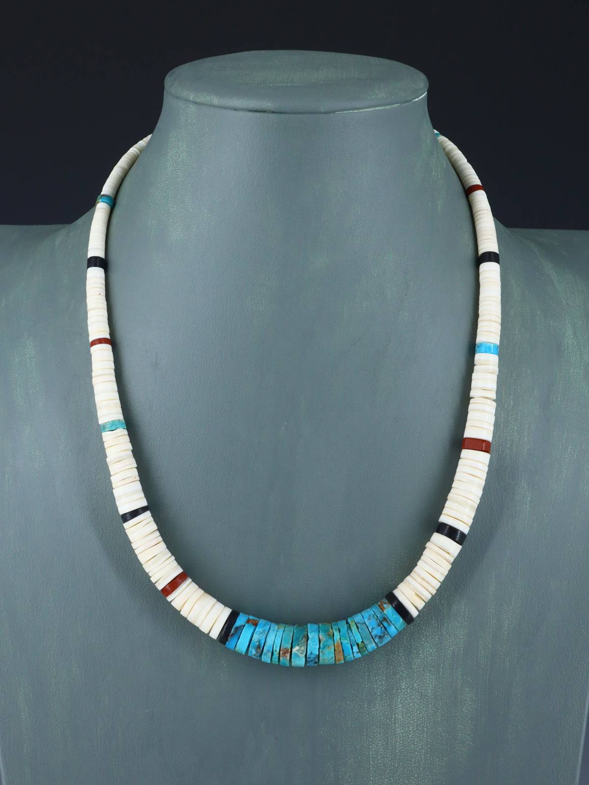 Collier amérindien de coquillages et turquoise de 18 po