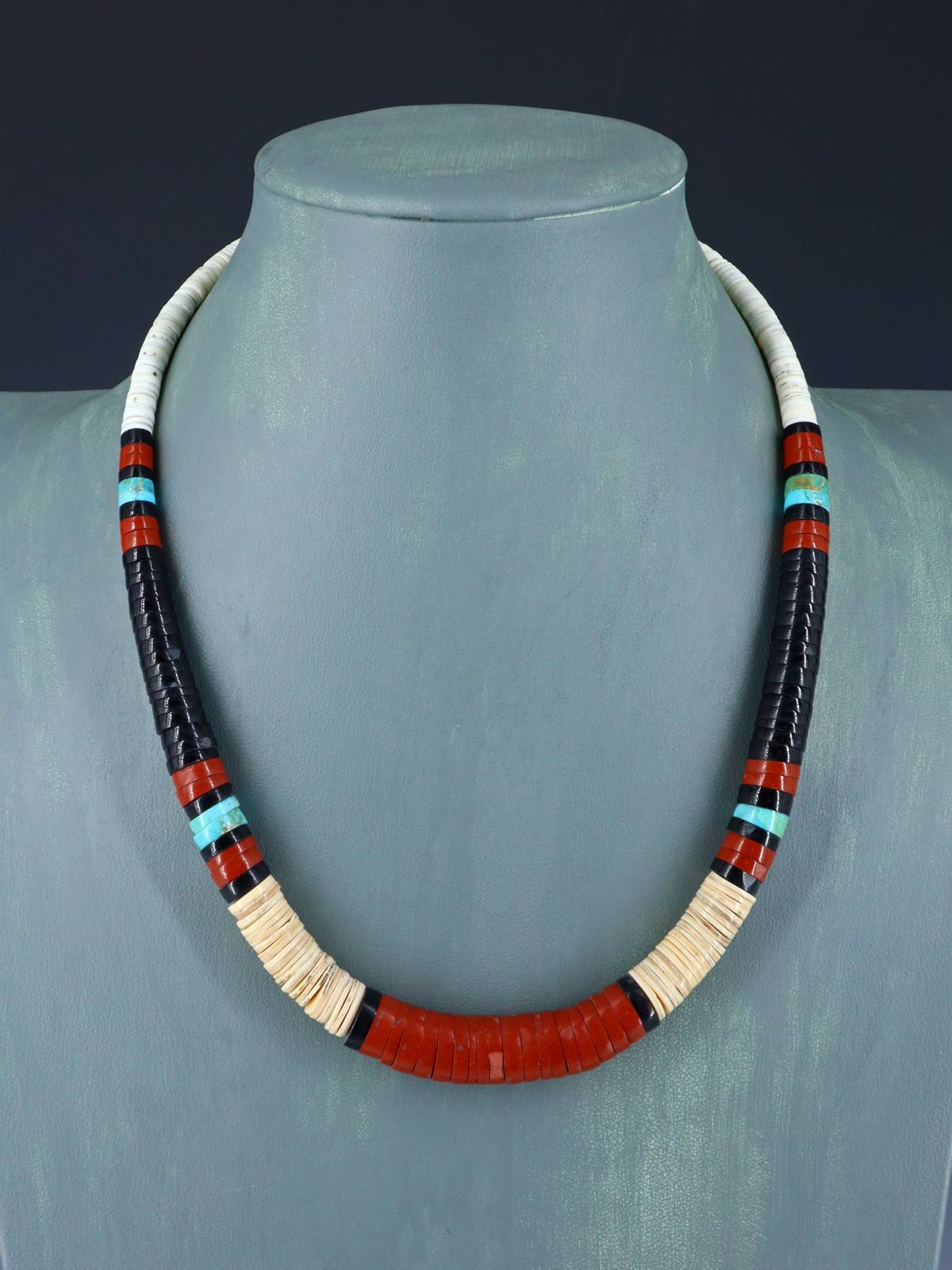 Collier amérindien de coquillages et turquoise de 18 po
