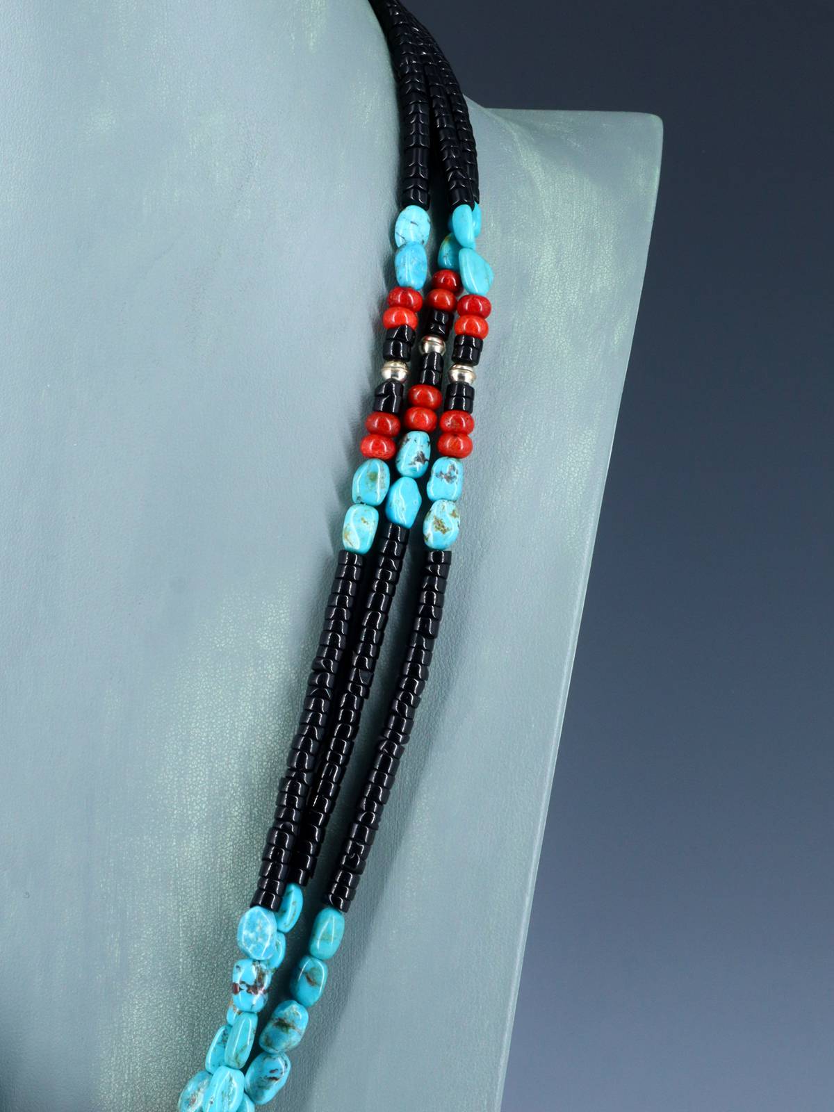 Collier Jocla à trois brins d'onyx et de nacre de Saint-Domingue