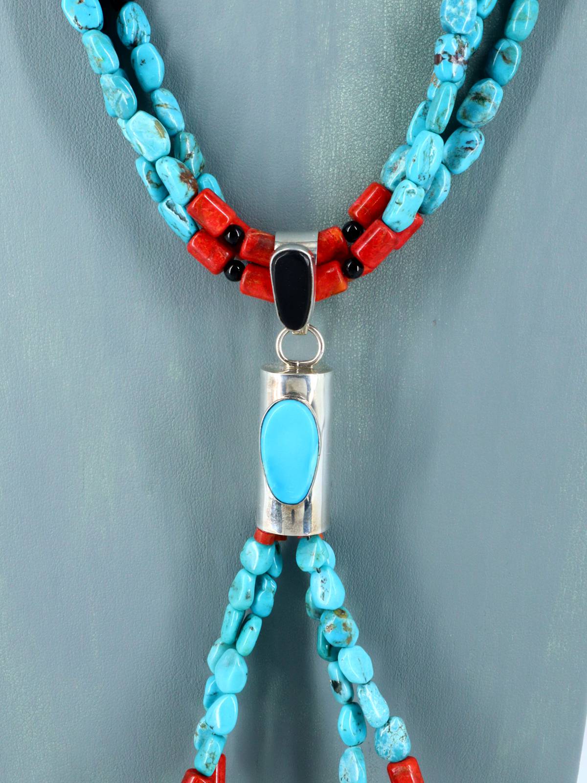 Collier Jocla à trois brins d'onyx et de nacre de Saint-Domingue