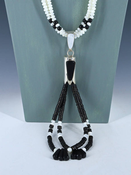 Santo Domingo Collar Jocla de Tres Hilos de Ónix y Nácar
