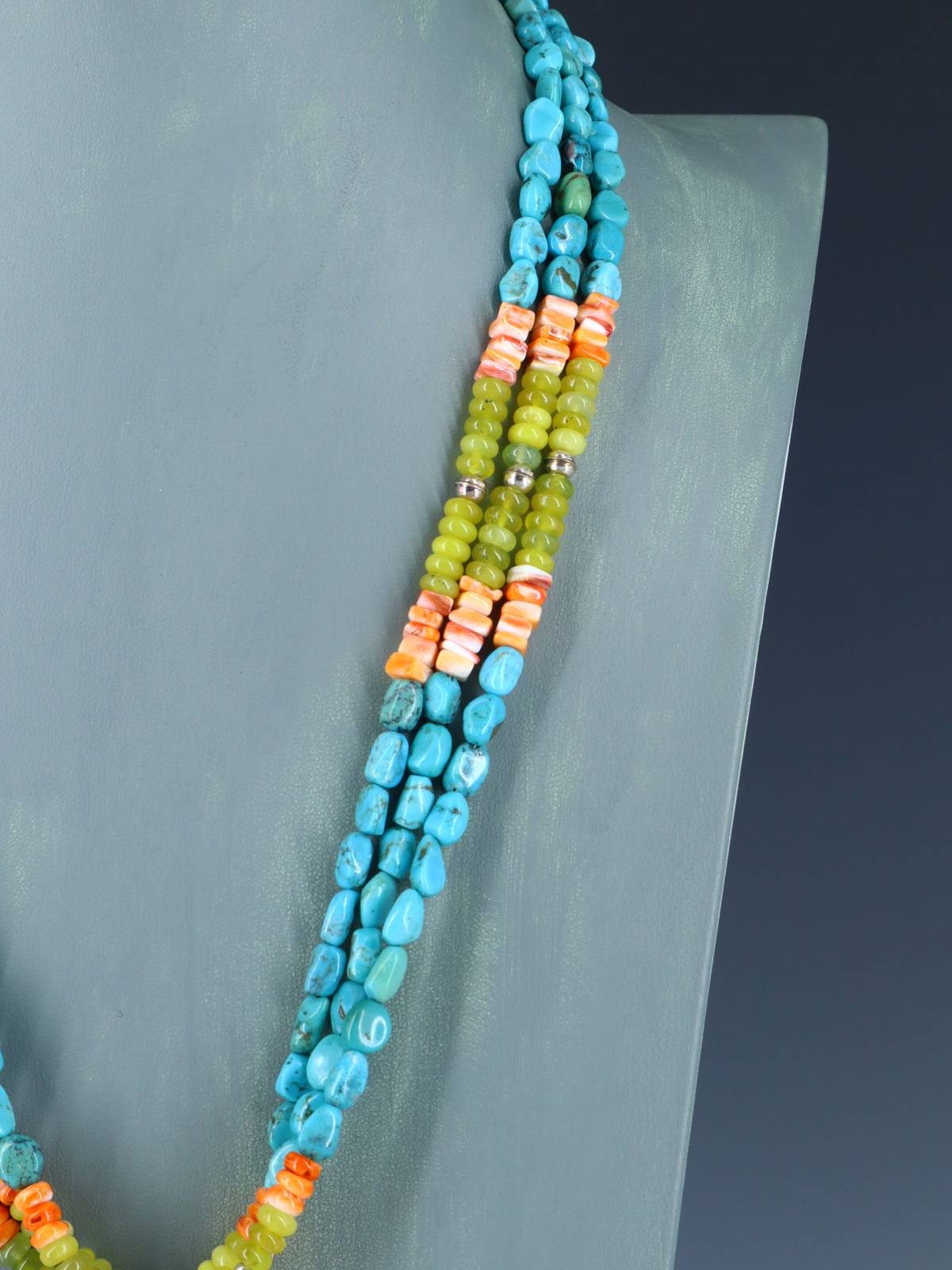 Collier Jocla à trois brins turquoise et corail pomme de Saint-Domingue