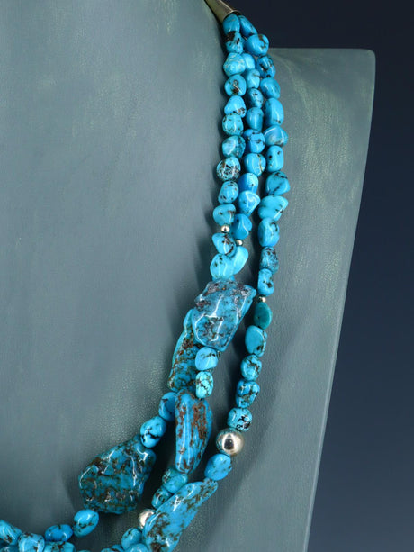 Collar grueso de tres hilos de color turquesa y caballo del cielo de nativos americanos