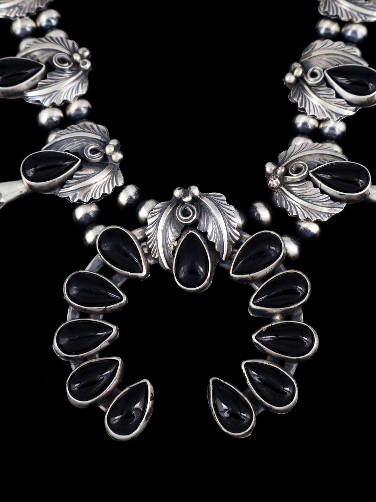 Collar de flor de calabaza de plata de ley Navajo Bumblebee Jasper