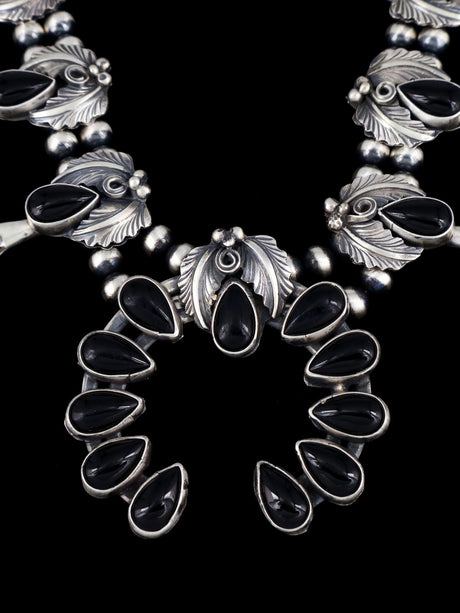 Collar de flor de calabaza de plata de ley Navajo Bumblebee Jasper