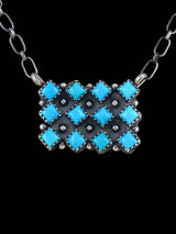 Collier de figurine Yei avec incrustation de turquoise incrusté de Zuni