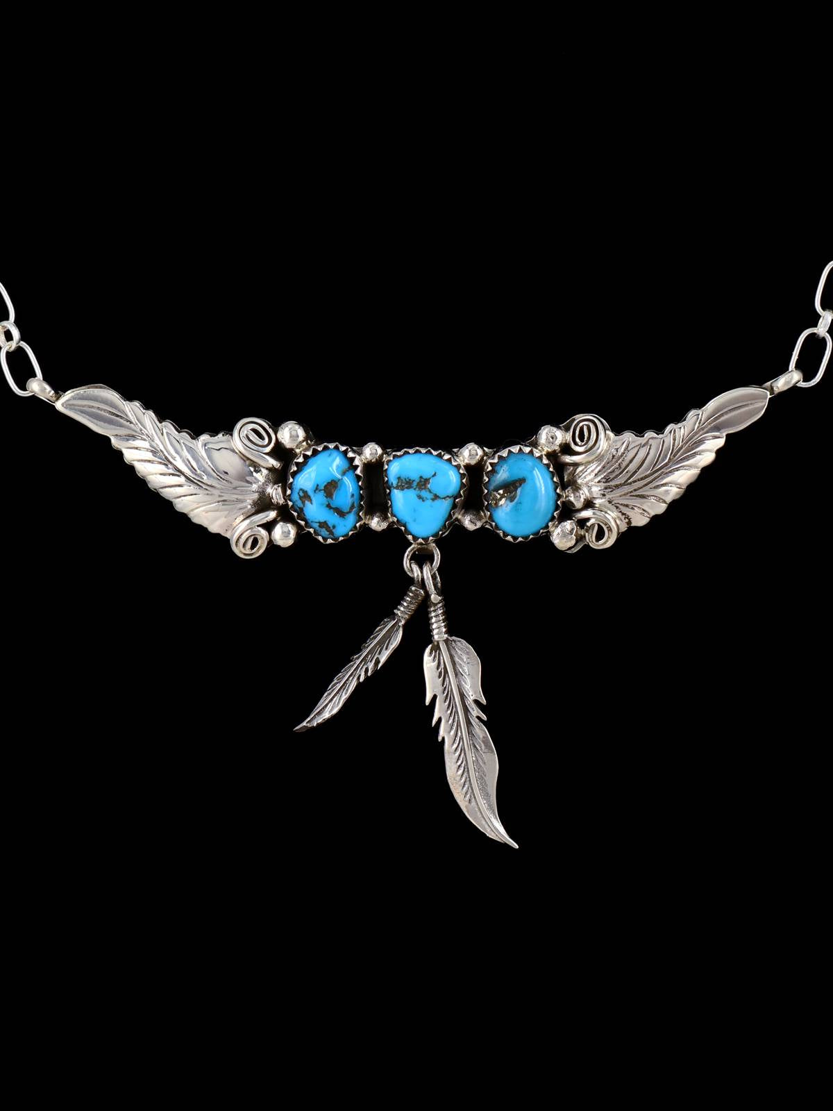 Collier de figurine Yei avec incrustation de turquoise incrusté de Zuni