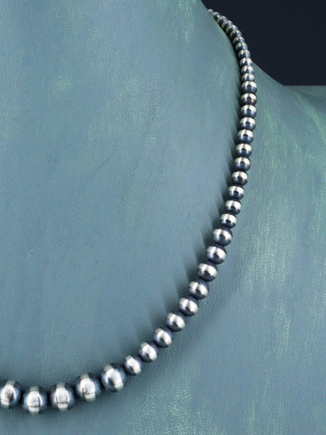Collar de cuentas de plata de ley de una sola hebra de joyería Navajo de 18.0 in