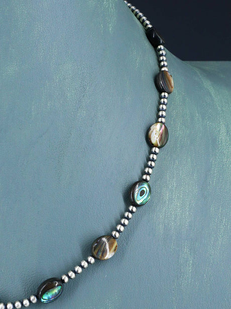 Collar de cuentas de plata y lapislázuli nativo americano