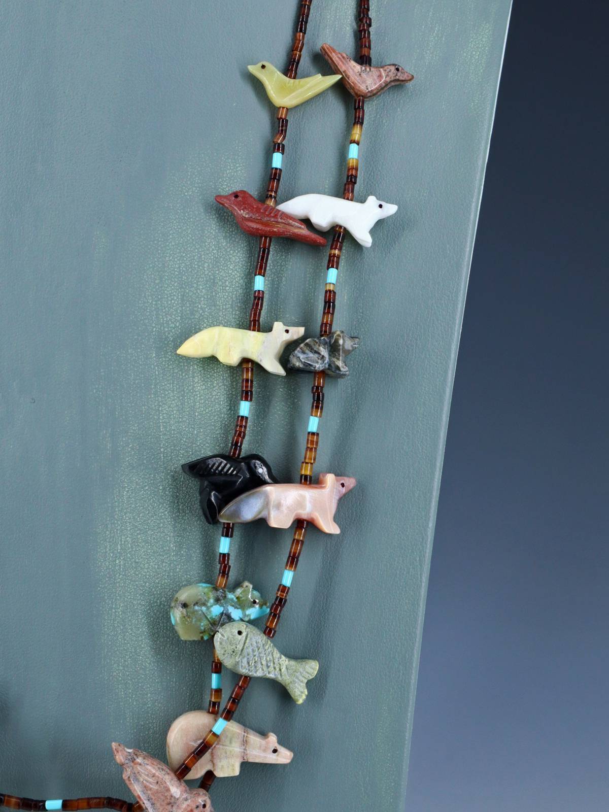 Collier d’oiseau fétiche sculpté Navajo amérindien