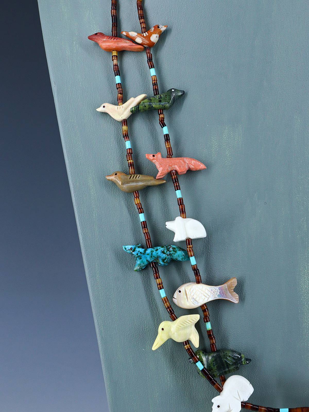 Collier d’oiseau fétiche sculpté Navajo amérindien