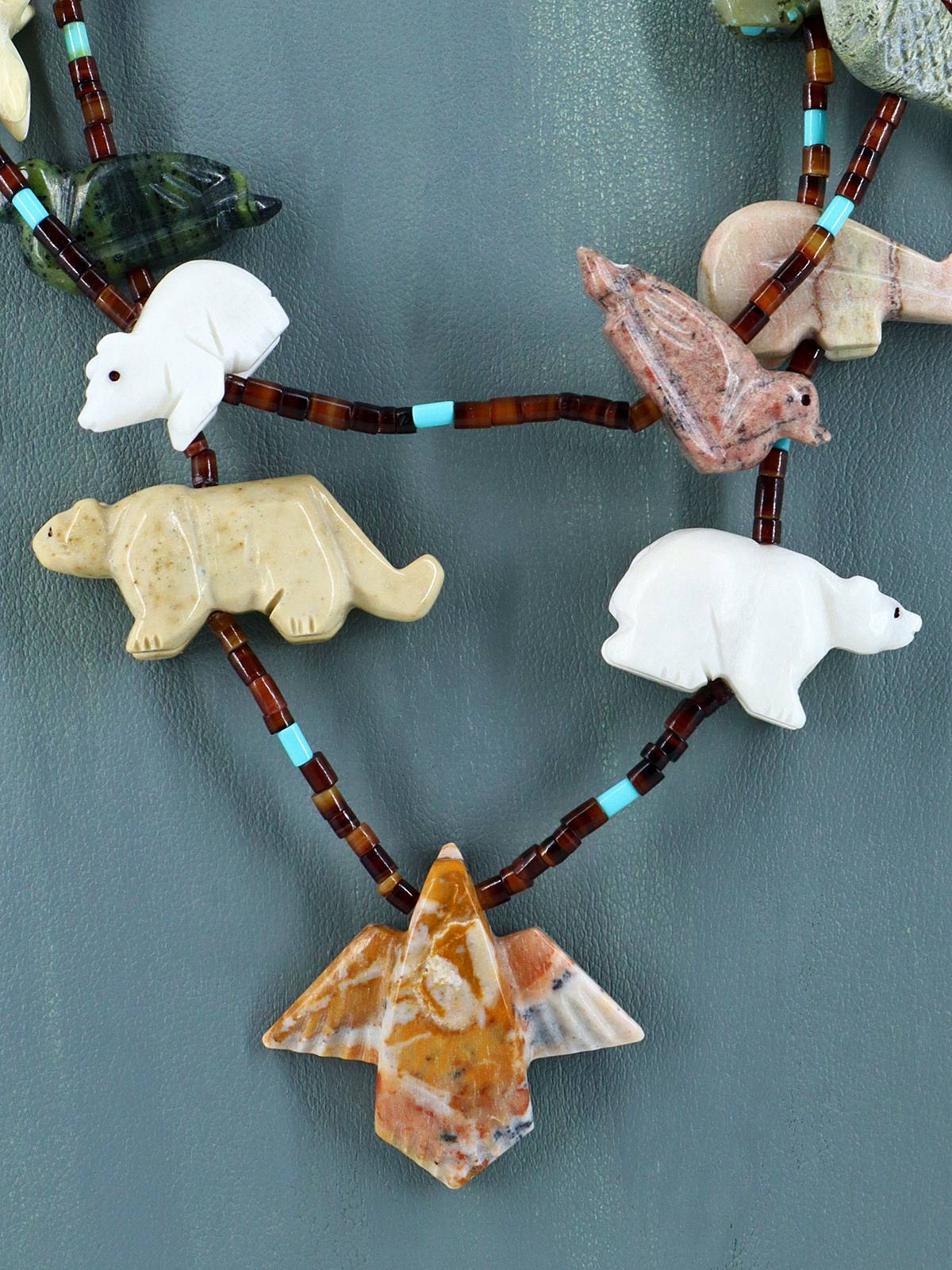 Collier d’oiseau fétiche sculpté Navajo amérindien