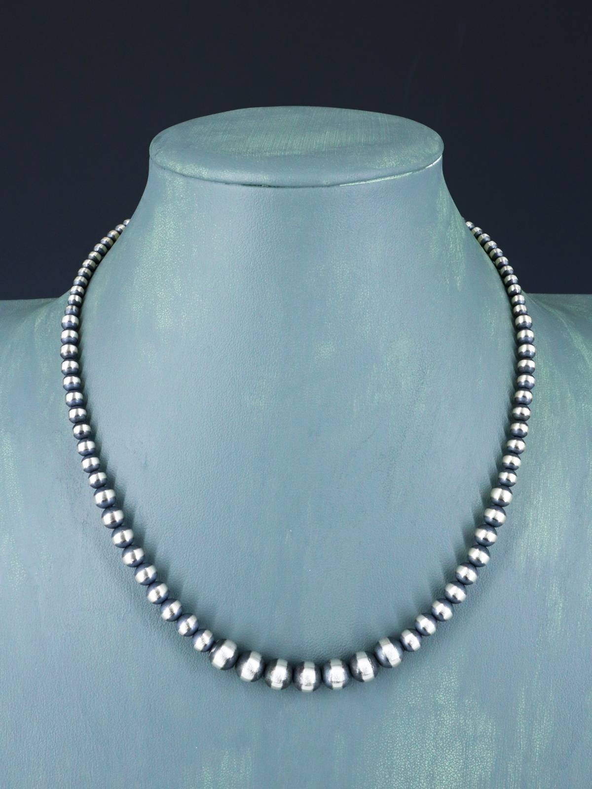 Collar de cuentas de plata de ley de una sola hebra de joyería Navajo de 18.0 in