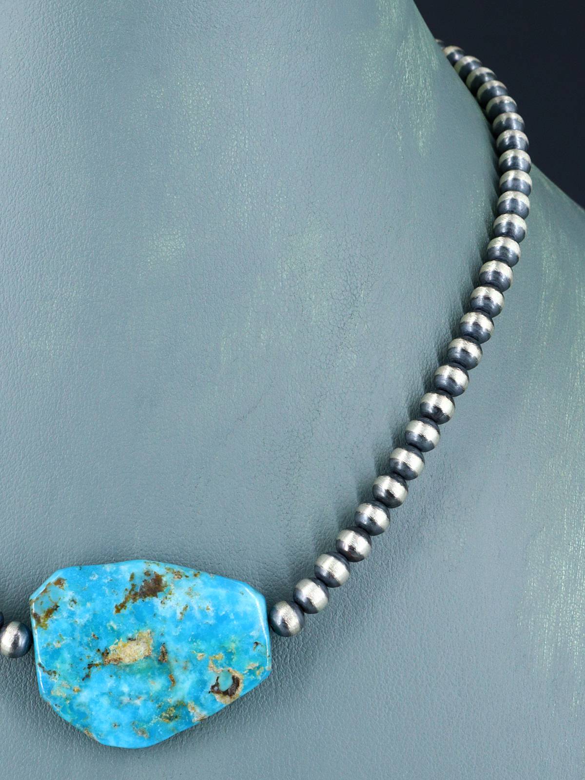 Collier amérindien de pépites turquoise et de perles d’argent