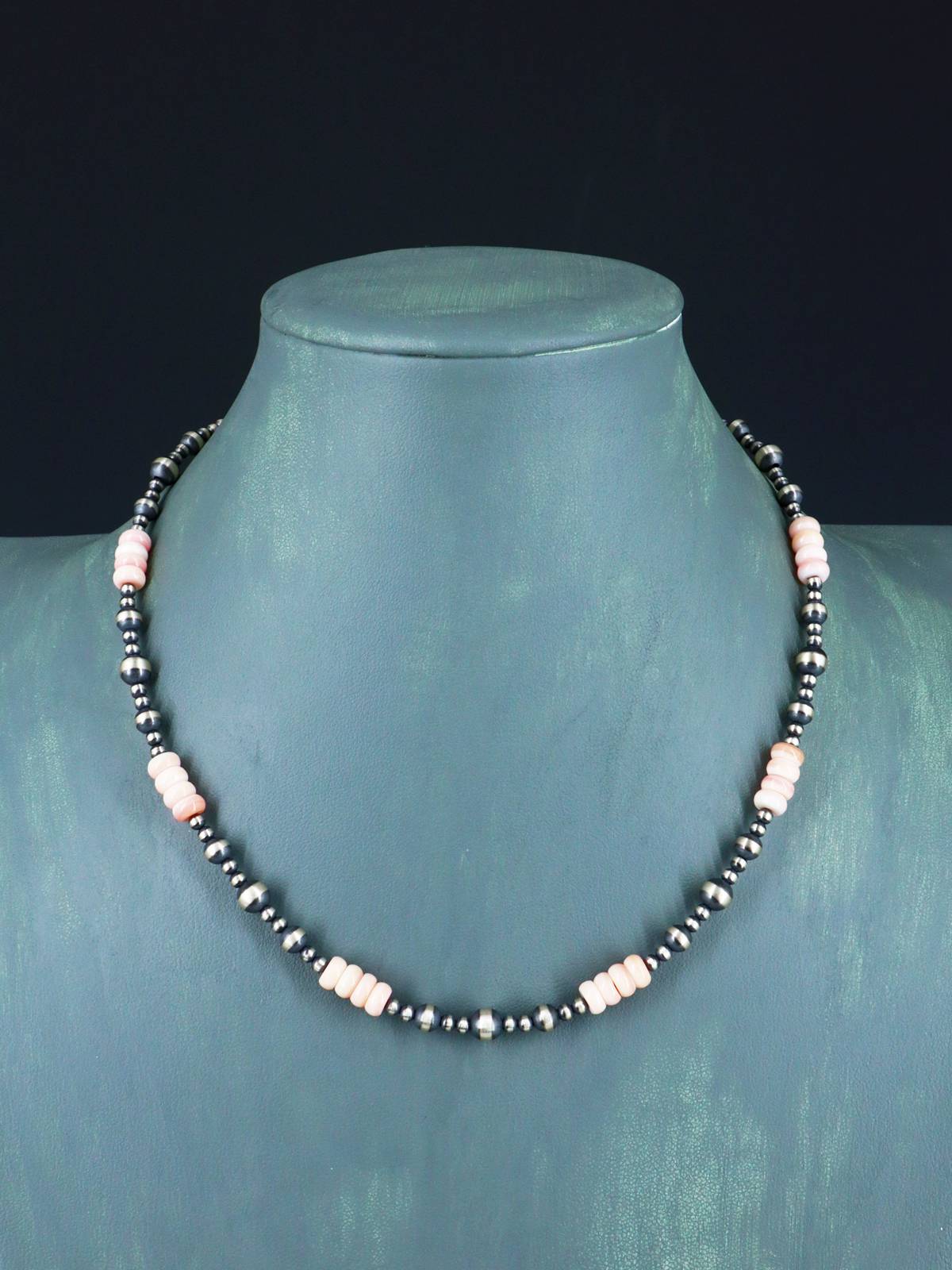 Collar con cuentas de plata de ley con concha rosa de Navajo Jewelry de 18.0 in