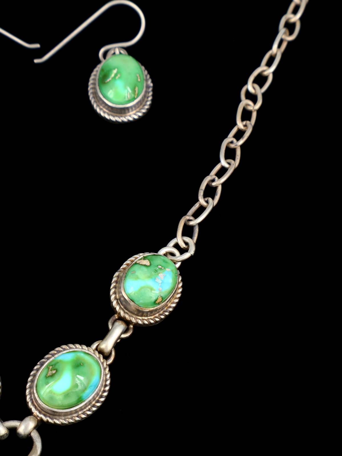 Juego de collar tipo lazo de plata de ley con turquesa de Golden Hill