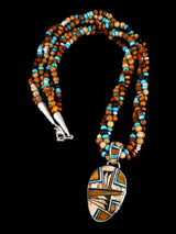 Collar con colgante de oso reversible con incrustaciones de búfalo blanco navajo