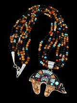 Collar con colgante de oso reversible con incrustaciones de búfalo blanco navajo