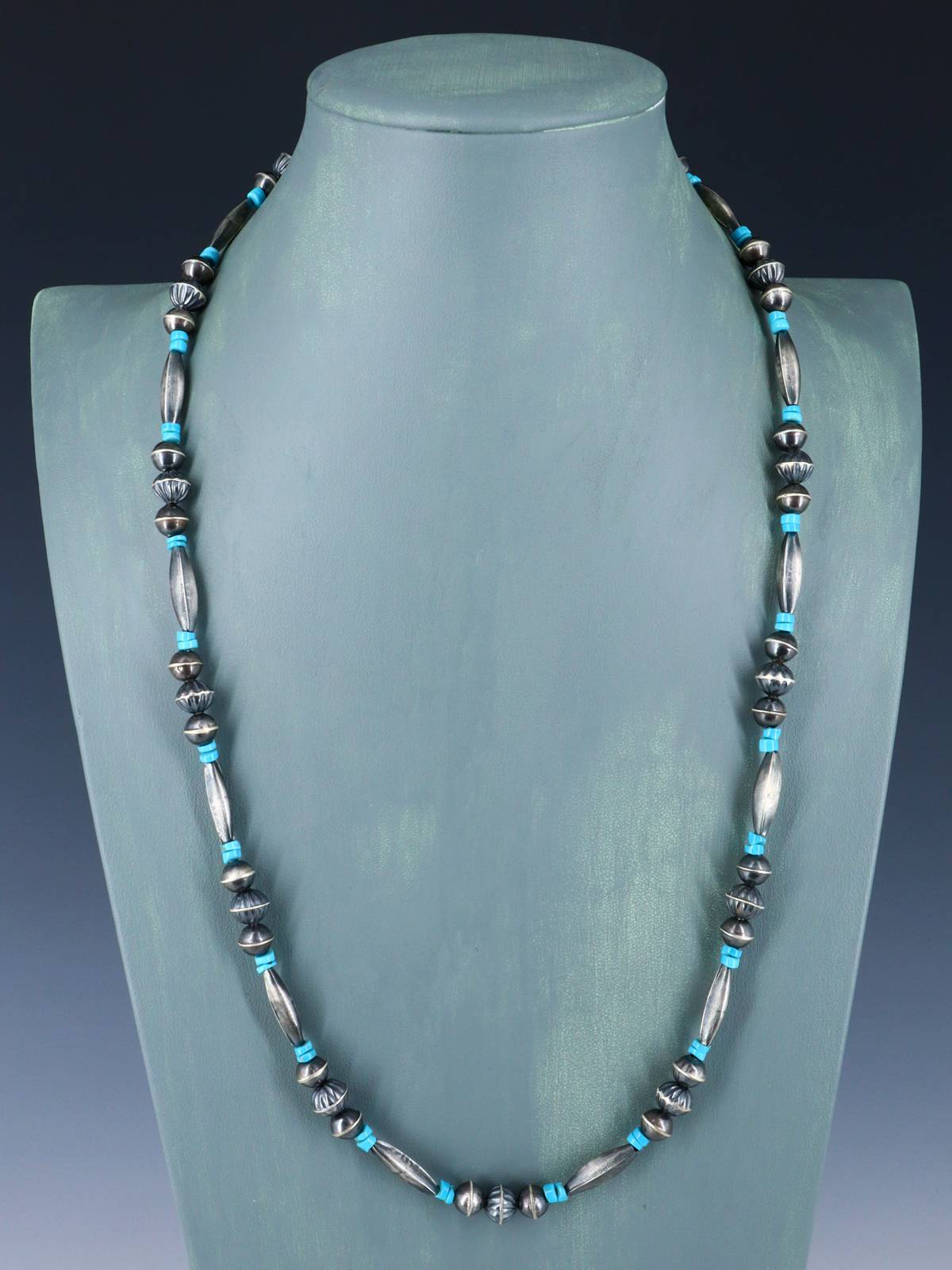 Collier de perles Navajo fait à la main en argent sterling amérindien de 17 po