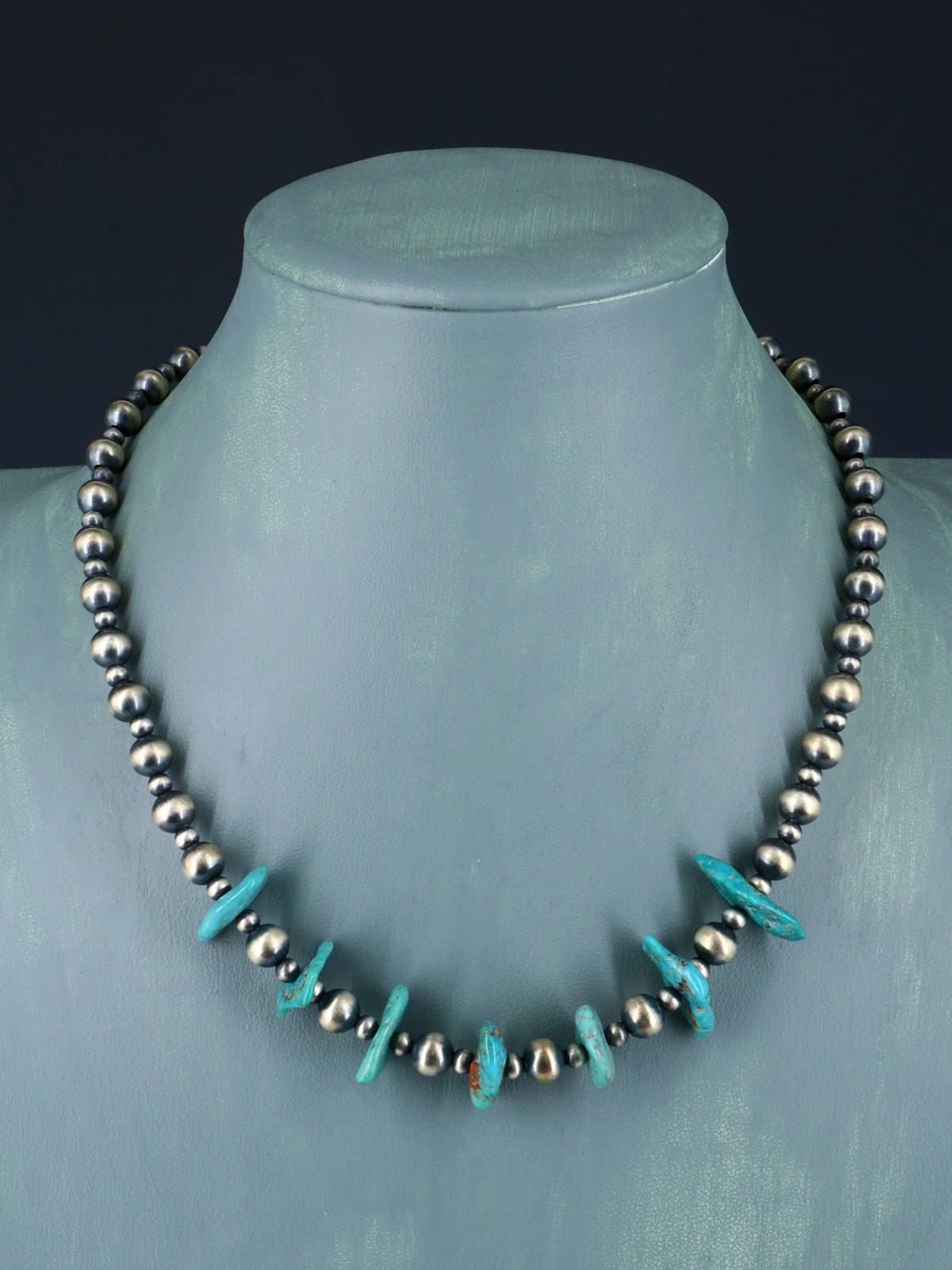 Collier amérindien de pépites turquoise et de perles d’argent