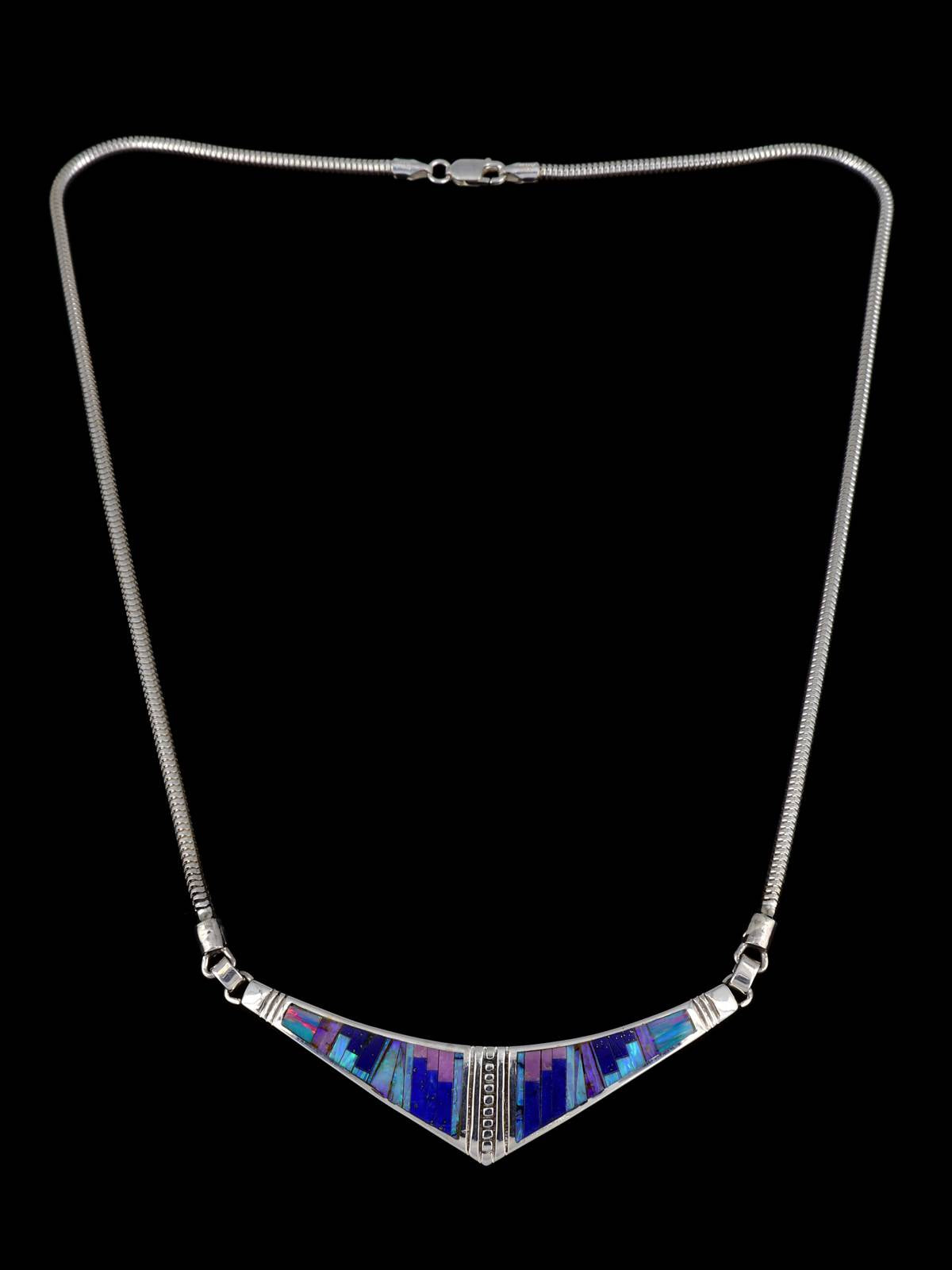 Collar con figura Yei con incrustaciones de turquesa y incrustaciones Zuni