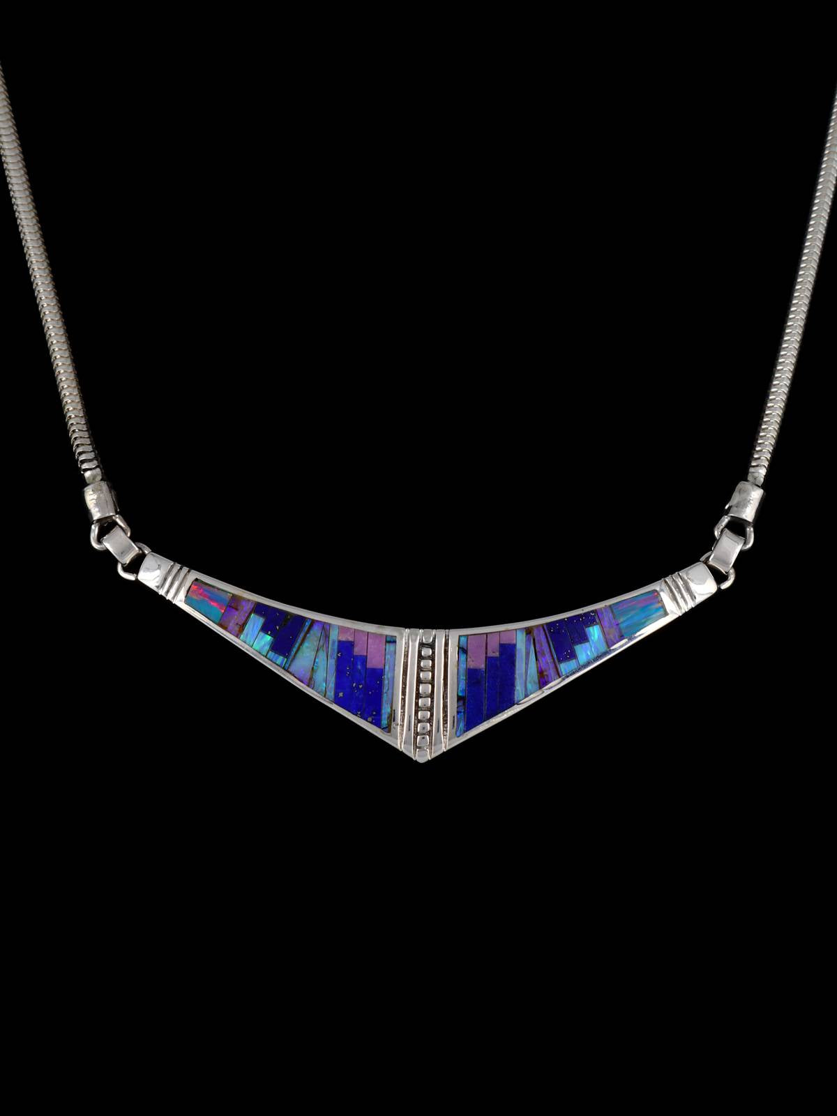 Collar con figura Yei con incrustaciones de turquesa y incrustaciones Zuni