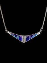 Collar con figura Yei con incrustaciones de turquesa y incrustaciones Zuni