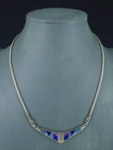 Collar con figura Yei con incrustaciones de turquesa y incrustaciones Zuni