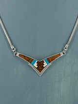 Collar con figura Yei con incrustaciones de turquesa y incrustaciones Zuni