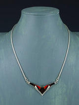 Collar con figura Yei con incrustaciones de turquesa y incrustaciones Zuni
