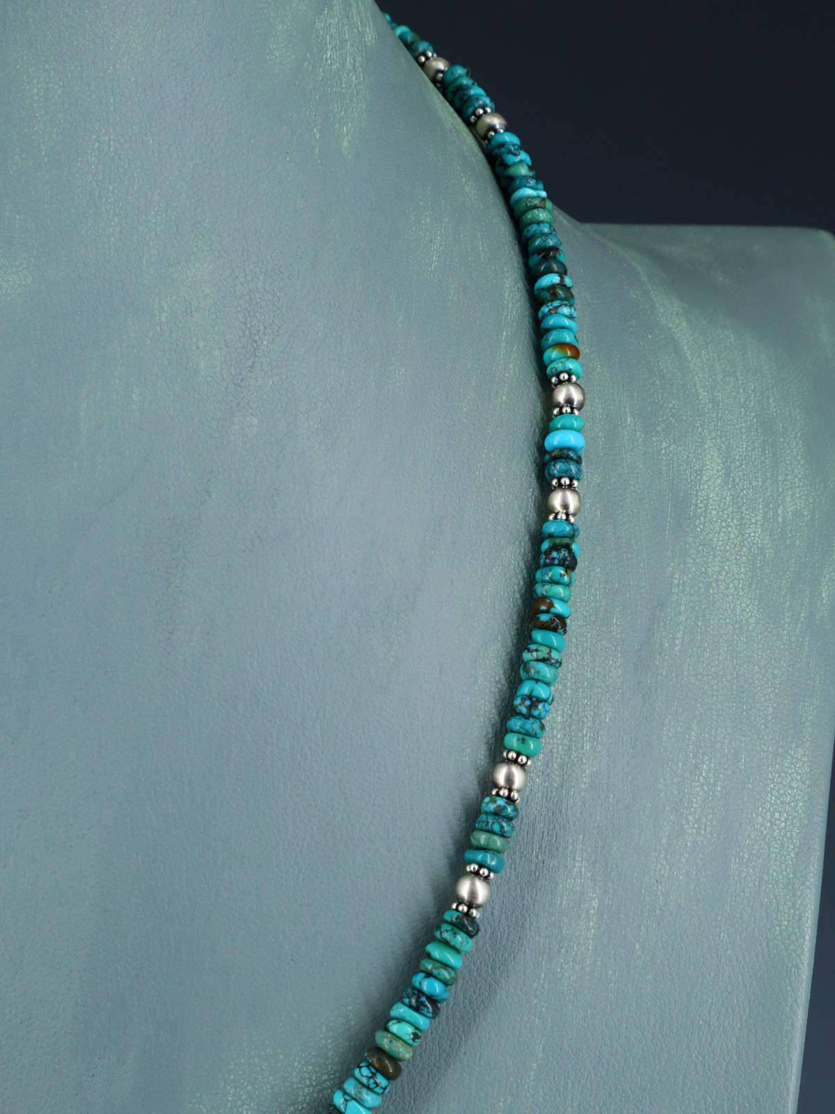 Collier de perles turquoise arrondies amérindiennes