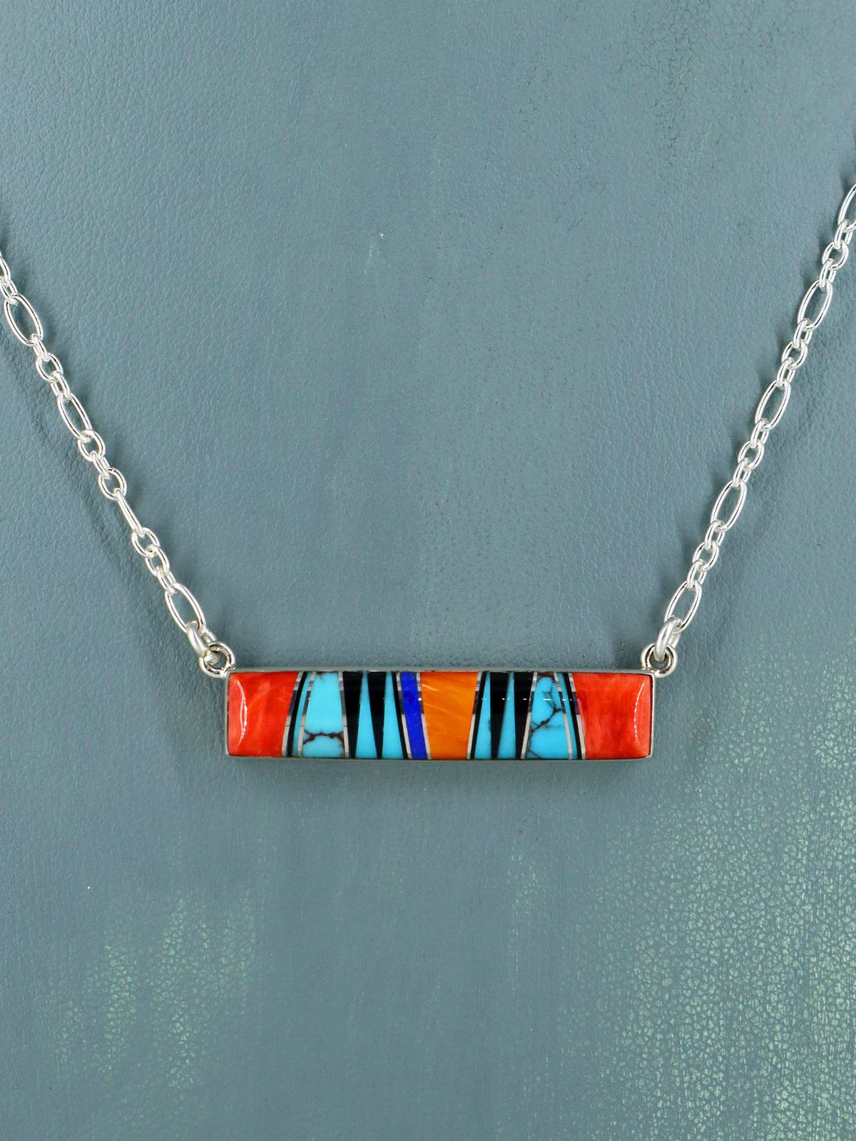 Collar con incrustaciones navajo de múltiples piedras de joyería nativa americana