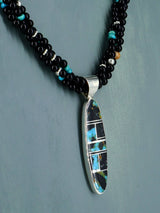 Collar con colgante de oso reversible con incrustaciones de búfalo blanco navajo