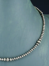 Collier de perles à brin unique en argent sterling Navajo