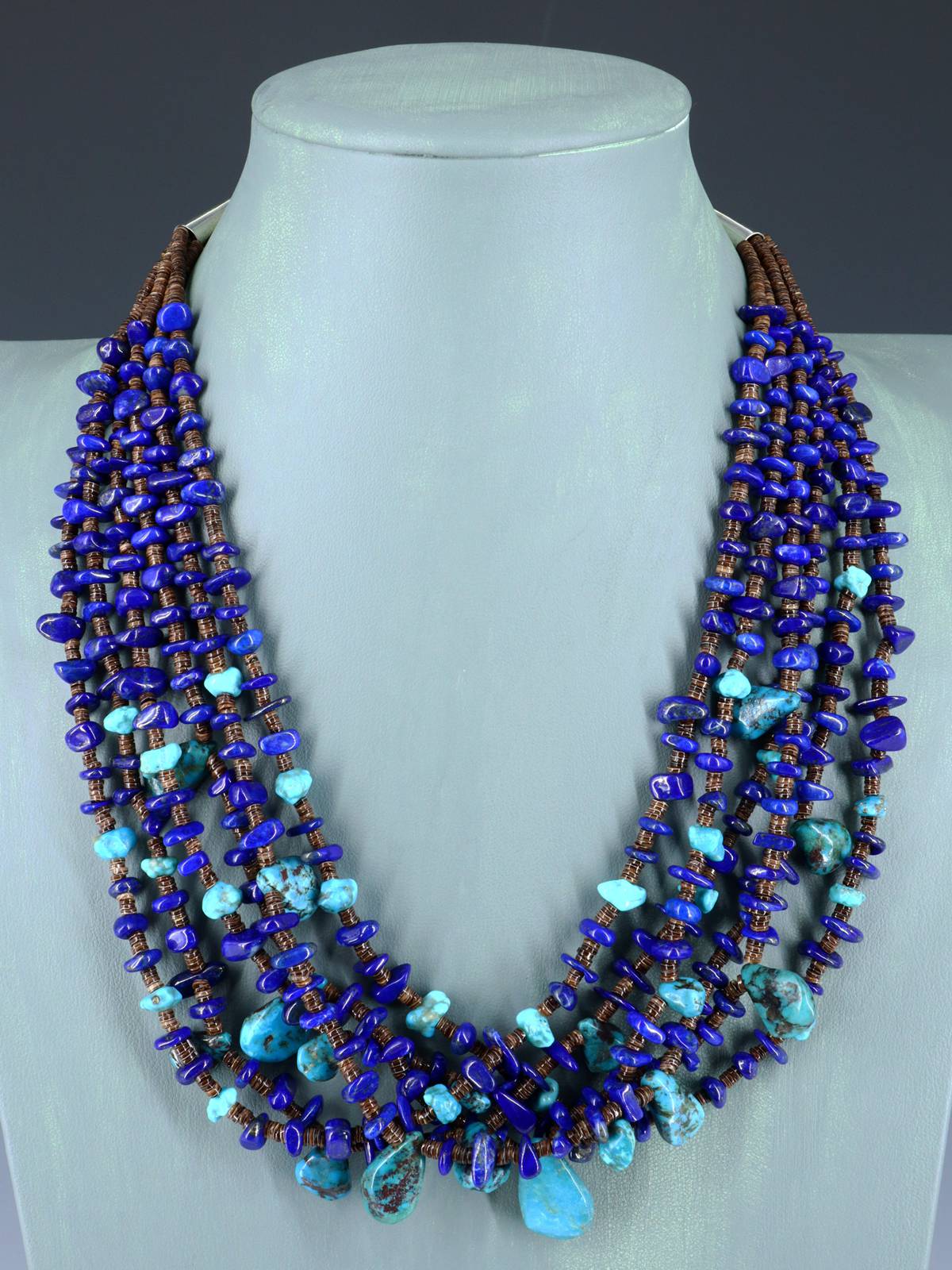 Bijoux amérindiens Collier à six brins en lapis et coquillage Heishi