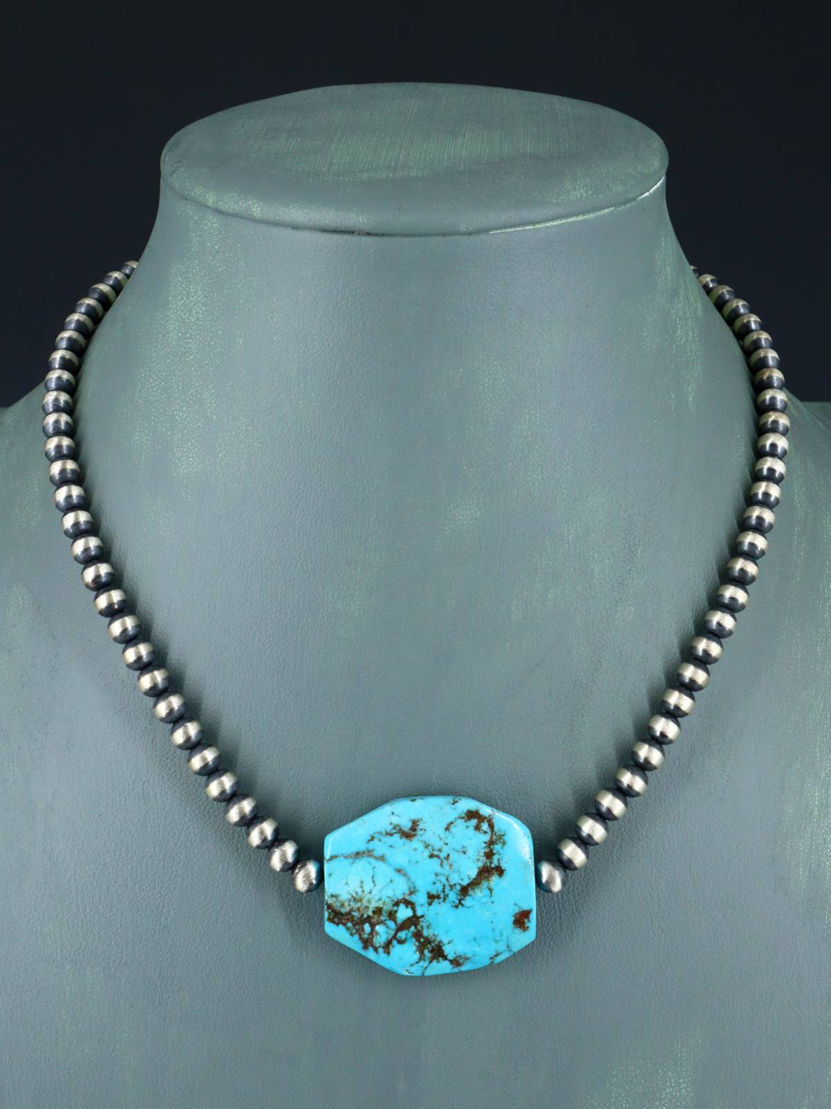 Collier amérindien de pépites turquoise et de perles d’argent