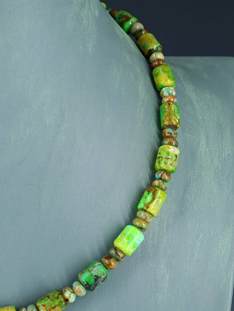 Collar Mojave teñido de una sola hebra de joyería nativa americana de 22"