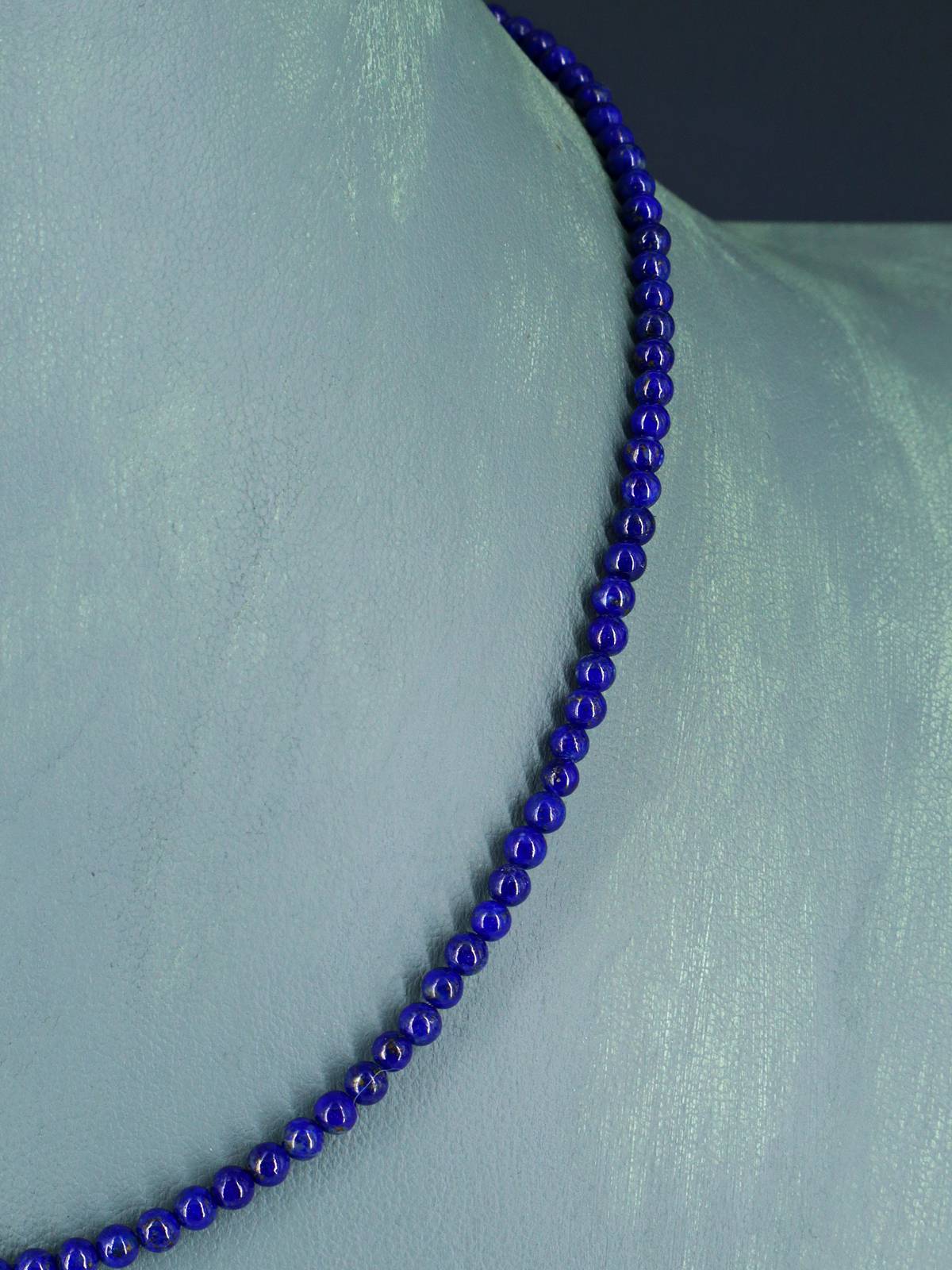 Collier fin amérindien en lapis bleu